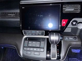Honda Step Wagon: центральная консоль