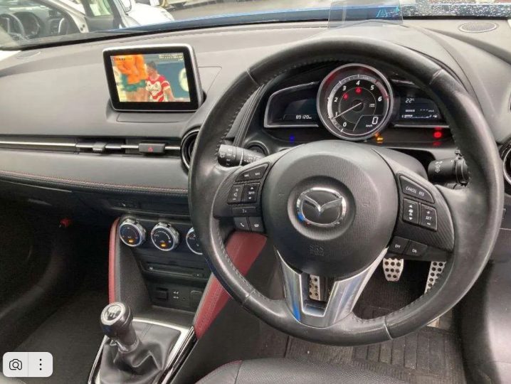 Панель приборов и рычаг механической коробки Mazda CX-3